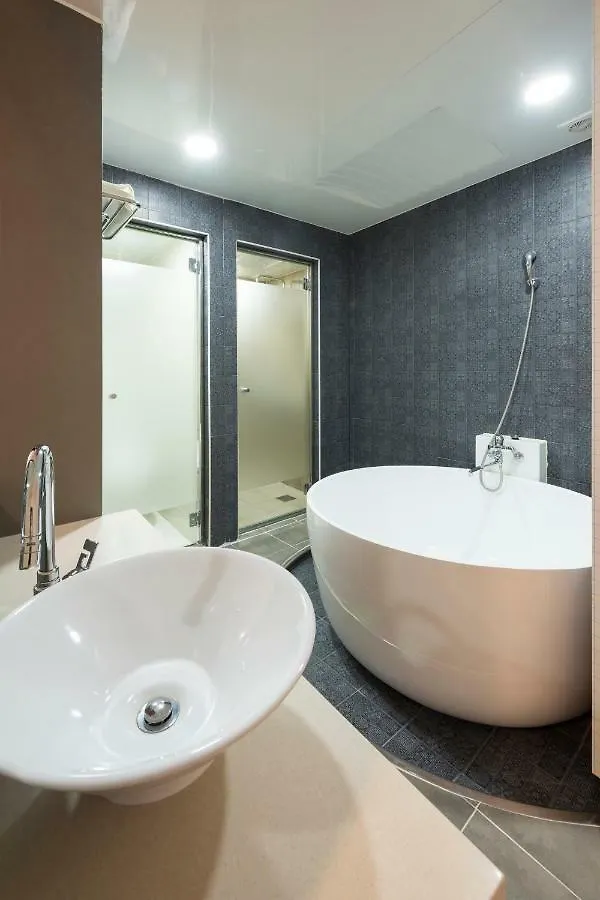 **  No. 25 Hotel Yongho Busan South Korea
