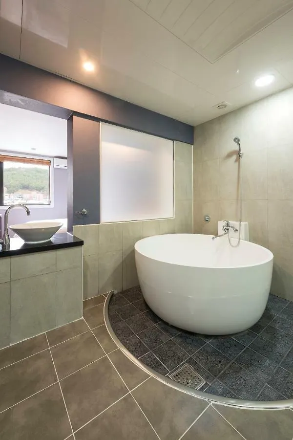 No. 25 Hotel Yongho Busan 2*,
