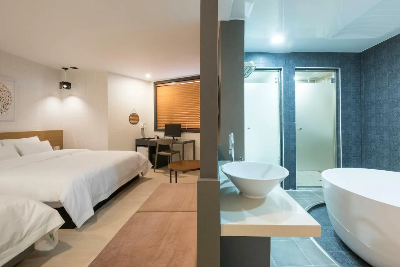 No. 25 Hotel Yongho Busan 2*,