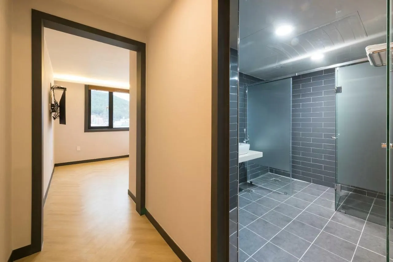 No. 25 Hotel Yongho Busan